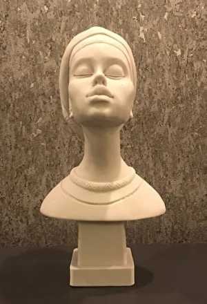 Afrikalı Kadın Biblo