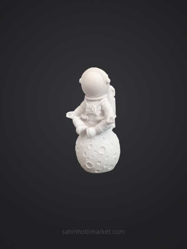 Ay Üstünde Astronot Objesi